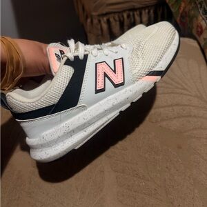 New Balance 009 women White and Pink Athletic Shoes